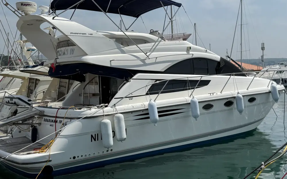 slider 0 Fairline Phantom 40