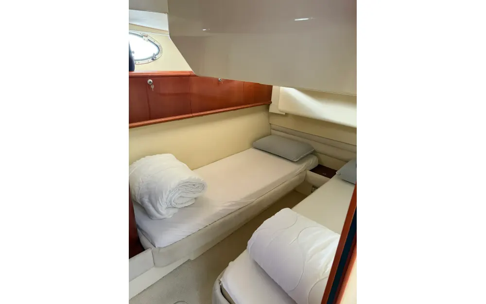 slider 19 Fairline Phantom 40
