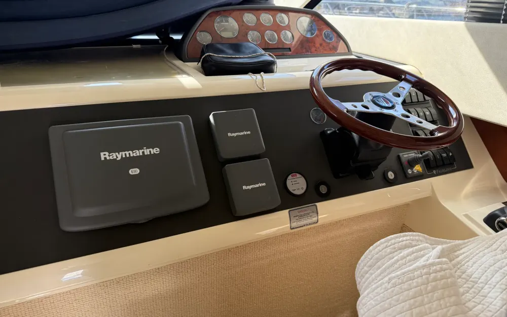 slider 20 Fairline Phantom 40