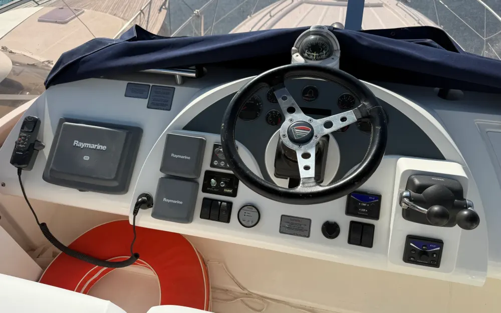 slider 21 Fairline Phantom 40