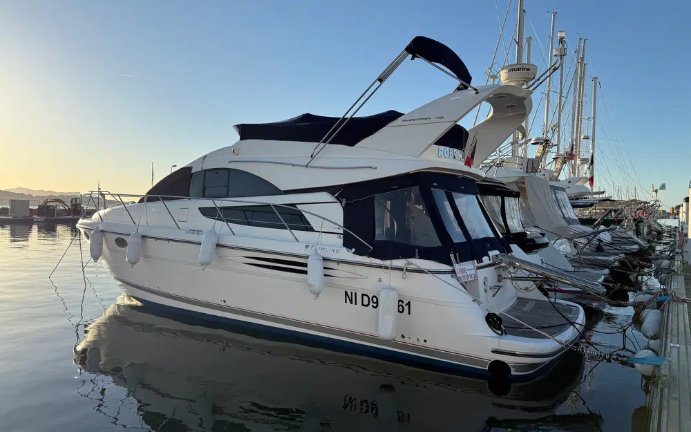 slider 23 Fairline Phantom 40