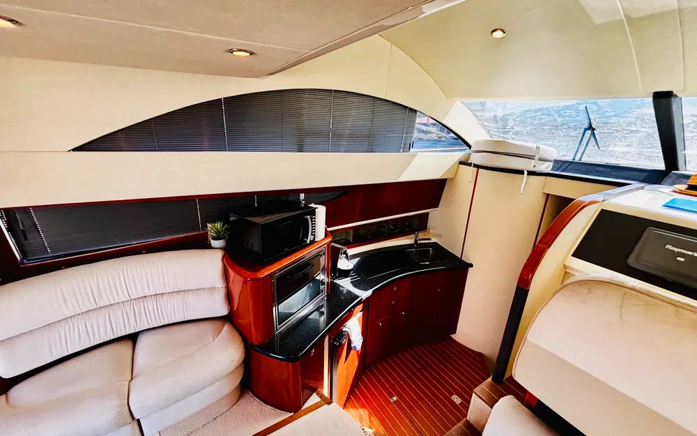 slider 23 Fairline Phantom 40