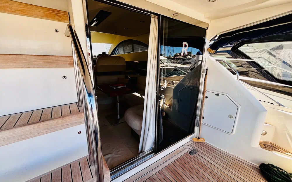 slider 8 Fairline Phantom 40
