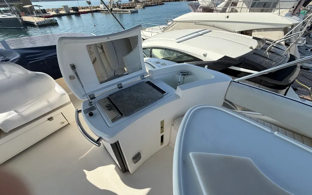 slider 8 Fairline Phantom 40