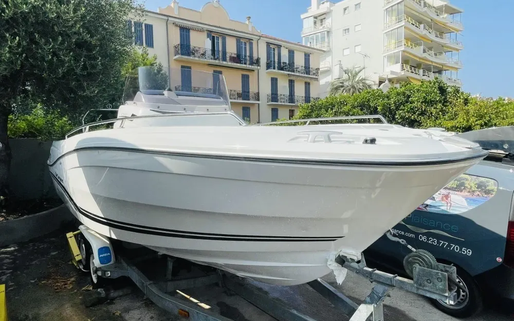 slider 1 Jeanneau Cap Camarat 7.5 CC Serie 3