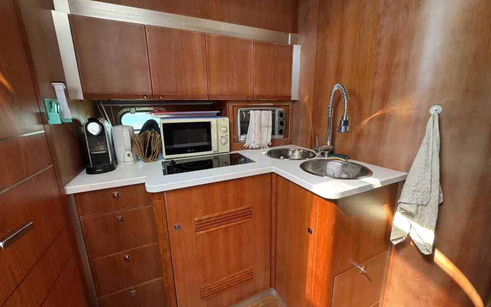slider 10 Airon Marine  4300 T-Top