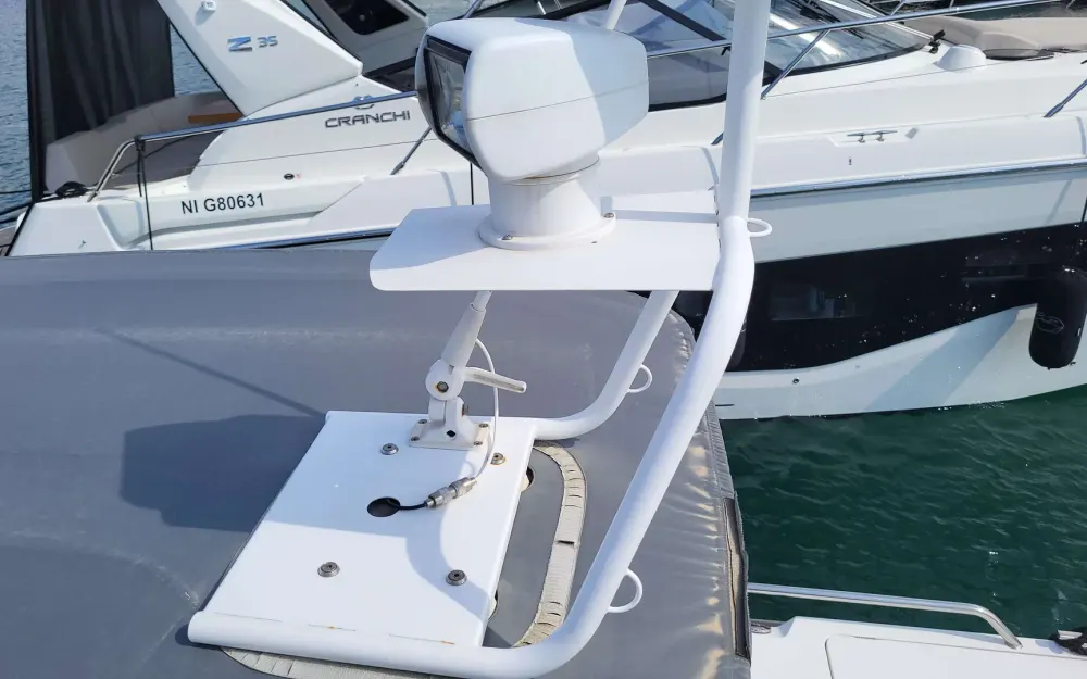 slider 10 Axopar  28 Open
