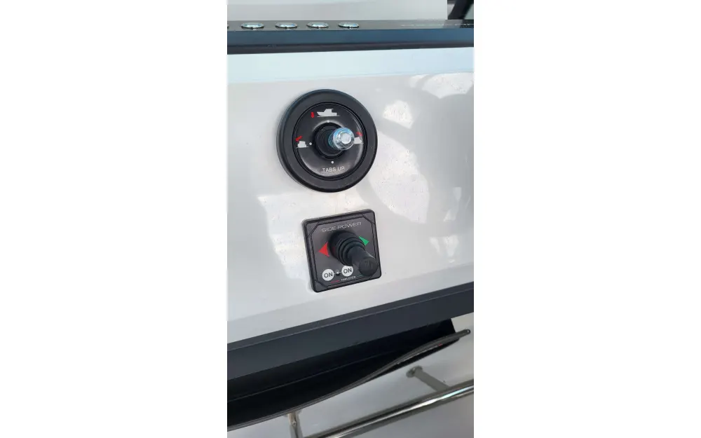 slider 19 Axopar  28 Open