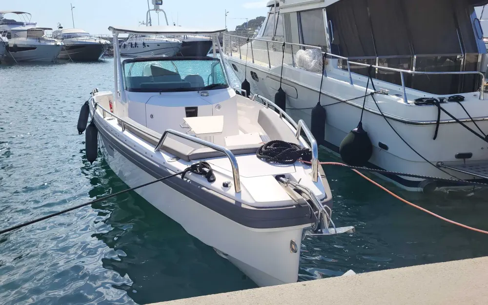 slider 2 Axopar  28 Open