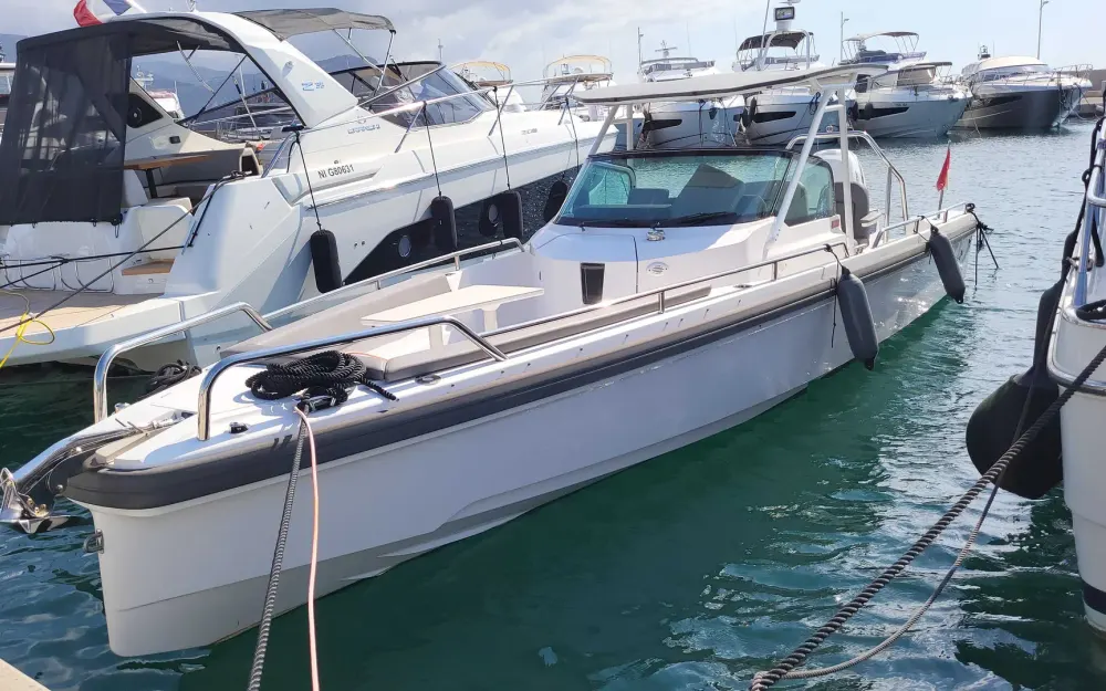 slider 4 Axopar  28 Open
