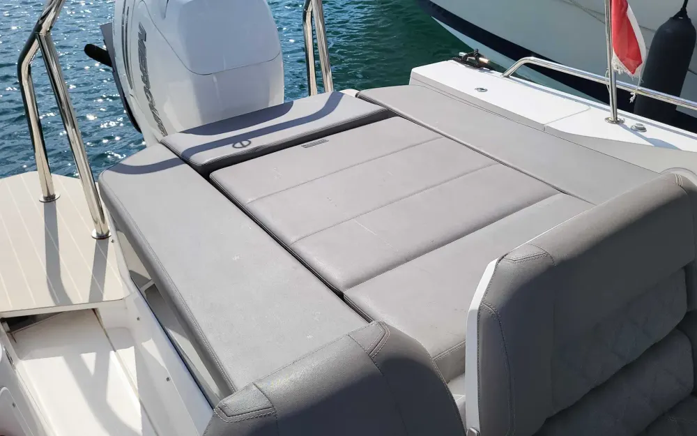 slider 5 Axopar  28 Open