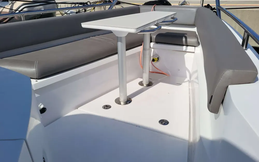 slider 6 Axopar  28 Open