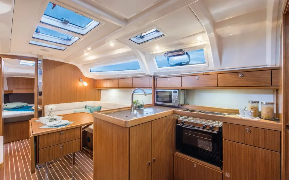 slider 9 Bavaria Cruiser 37