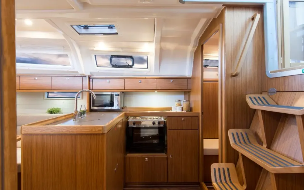 slider 10 Bavaria Cruiser 37