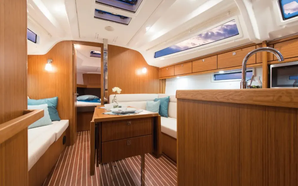 slider 12 Bavaria Cruiser 37