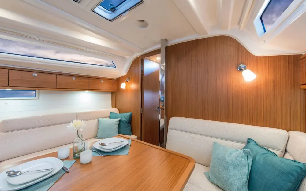 slider 13 Bavaria Cruiser 37