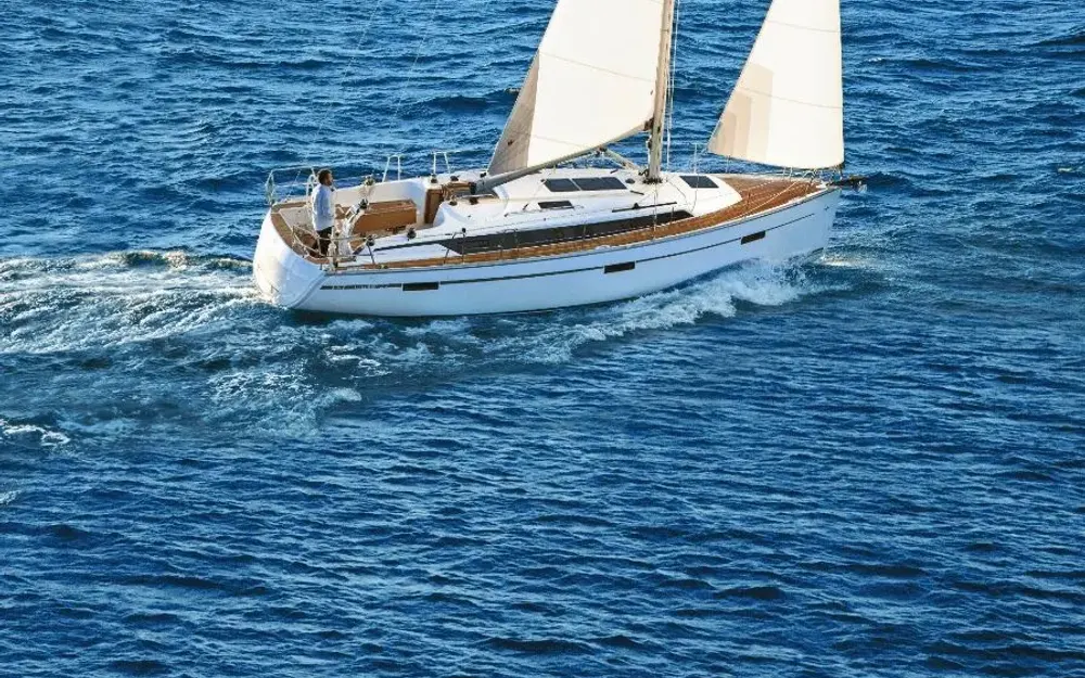 slider 1 Bavaria Cruiser 37