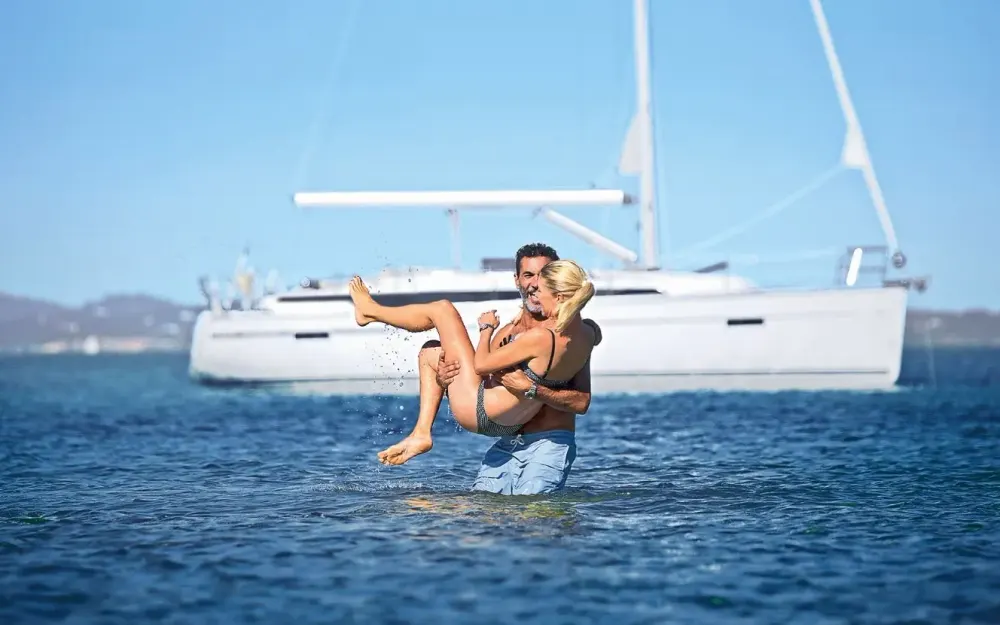 slider 4 Bavaria Cruiser 37