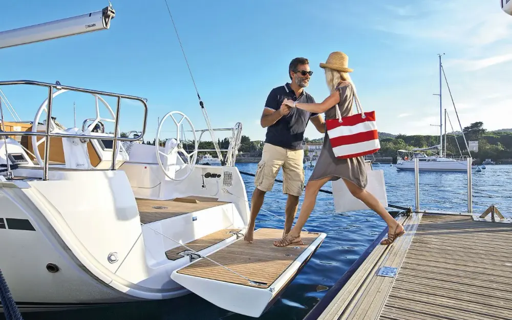 slider 5 Bavaria Cruiser 37