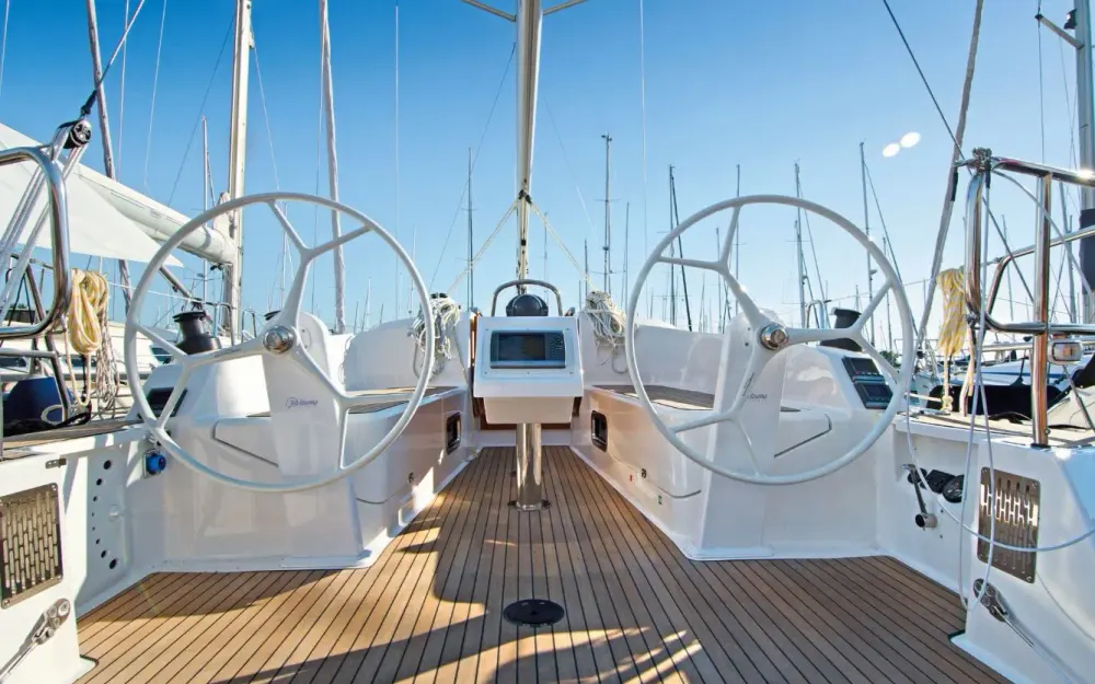 slider 6 Bavaria Cruiser 37