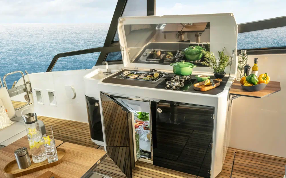 slider 9 Bavaria Vida 33 Coupe