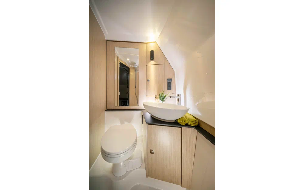 slider 19 Bavaria Vida 33 Coupe