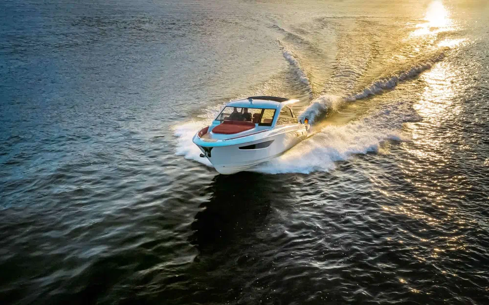 slider 3 Bavaria Vida 33 Coupe