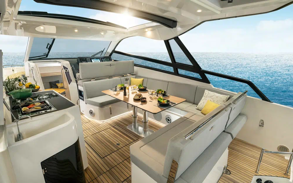 slider 6 Bavaria Vida 33 Coupe