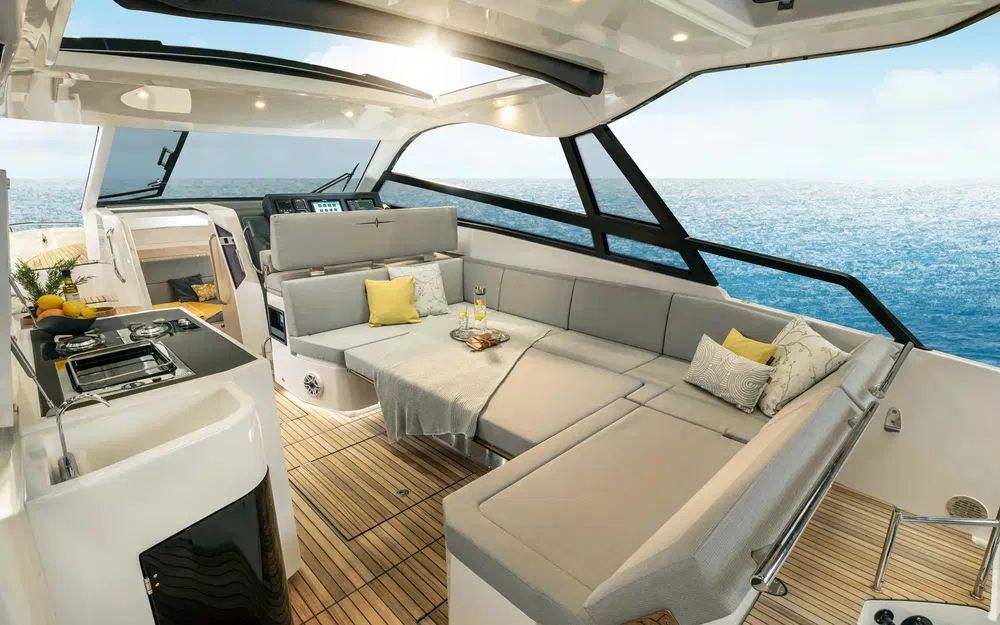 slider 7 Bavaria Vida 33 Coupe