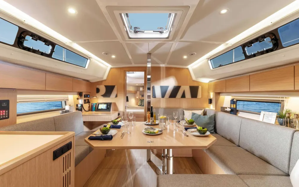 slider 12 Bavaria C42
