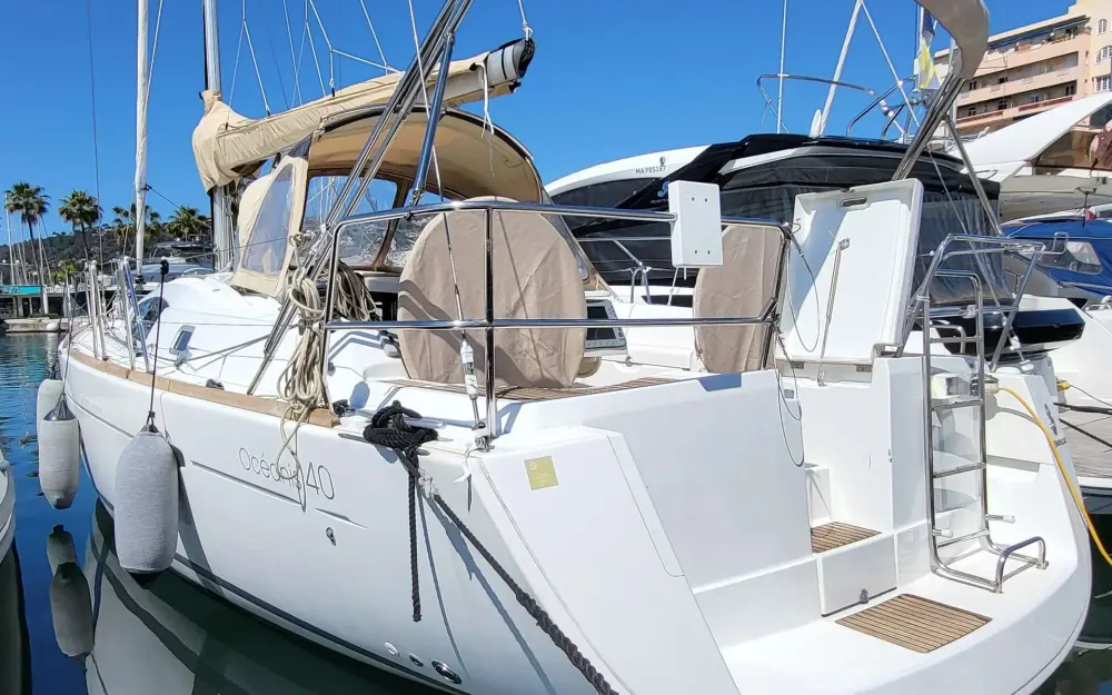 slider 1 Beneteau Oceanis 40