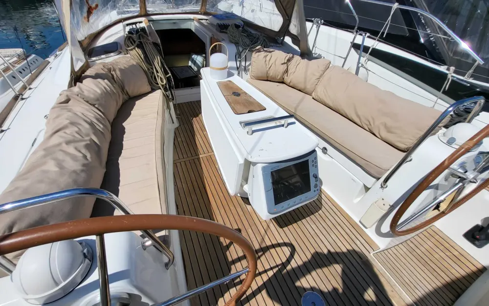 slider 7 Beneteau Oceanis 40