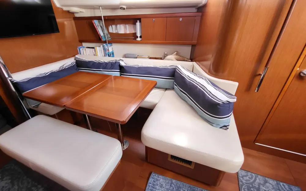 slider 19 Beneteau Oceanis 40