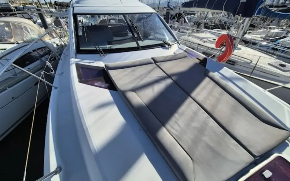 slider 10 Beneteau Monte Carlo 42