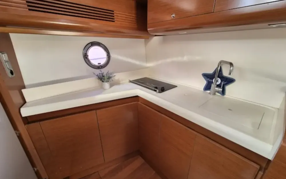 slider 14 Beneteau Monte Carlo 42