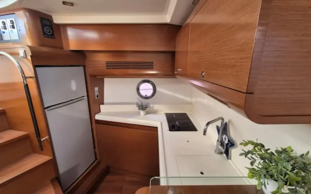slider 16 Beneteau Monte Carlo 42