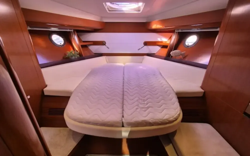 slider 17 Beneteau Monte Carlo 42