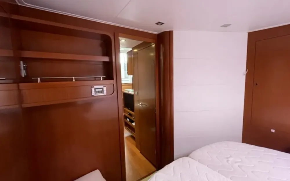 slider 18 Beneteau Monte Carlo 42