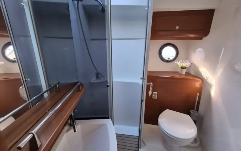 slider 19 Beneteau Monte Carlo 42