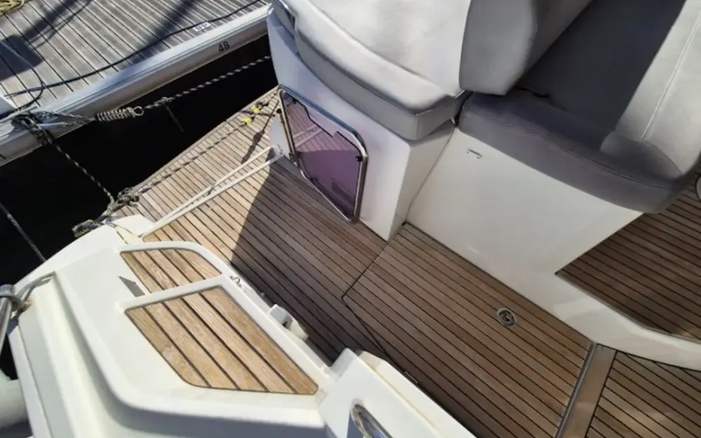slider 4 Beneteau Monte Carlo 42