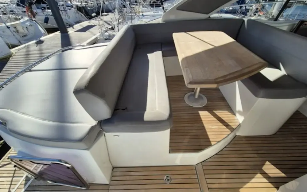 slider 5 Beneteau Monte Carlo 42