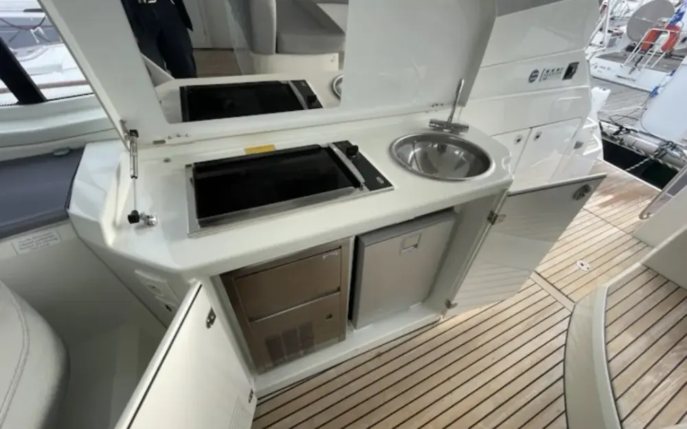 slider 8 Beneteau Monte Carlo 42