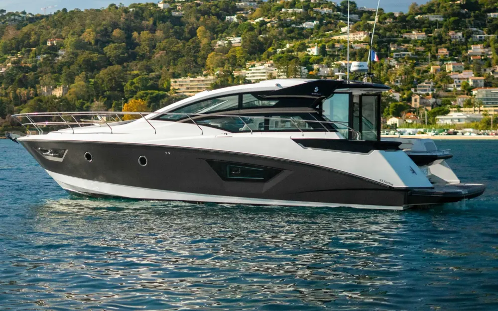 slider 1 Beneteau Gran Turismo 46
