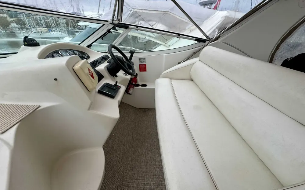 slider 9 Cruisers Yachts  3075 Express