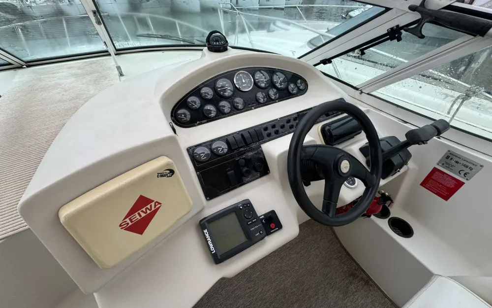 slider 11 Cruisers Yachts  3075 Express