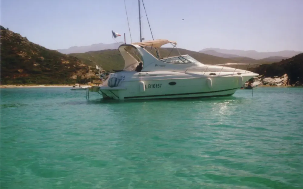 slider 1 Cruisers Yachts  3075 Express
