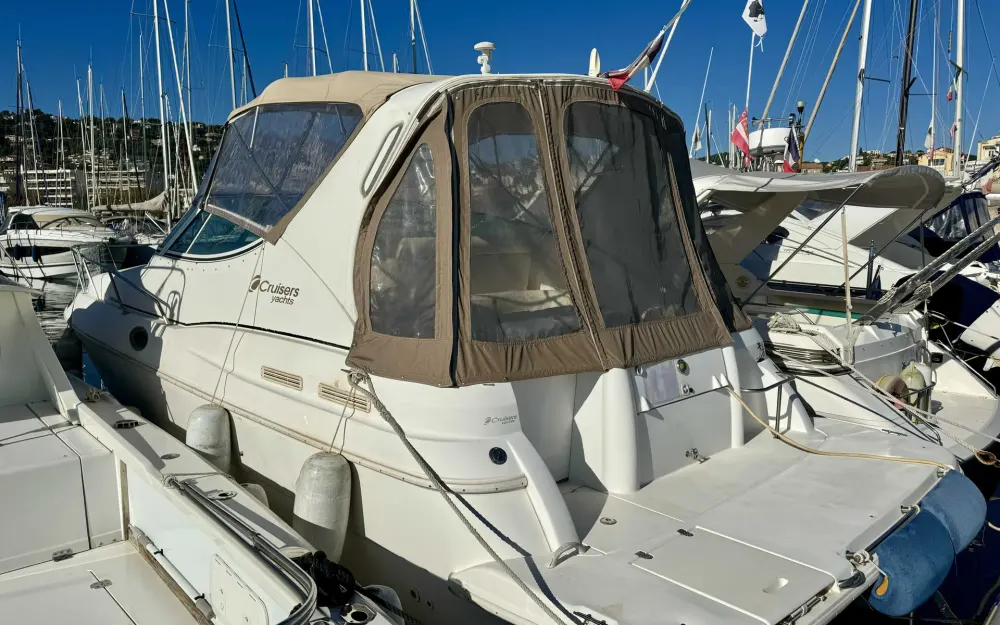 slider 3 Cruisers Yachts  3075 Express