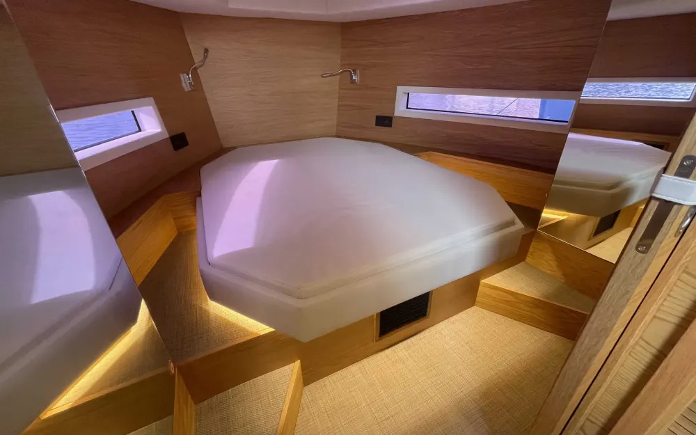 slider 17 De Antonio Yachts D34 Cruiser