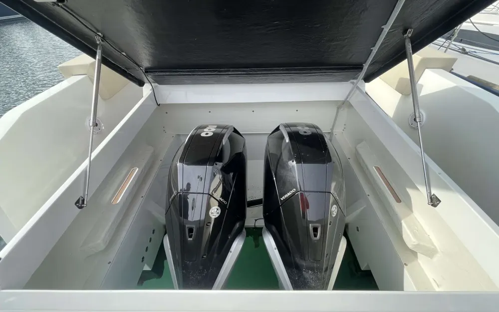 slider 7 De Antonio Yachts D34 Cruiser