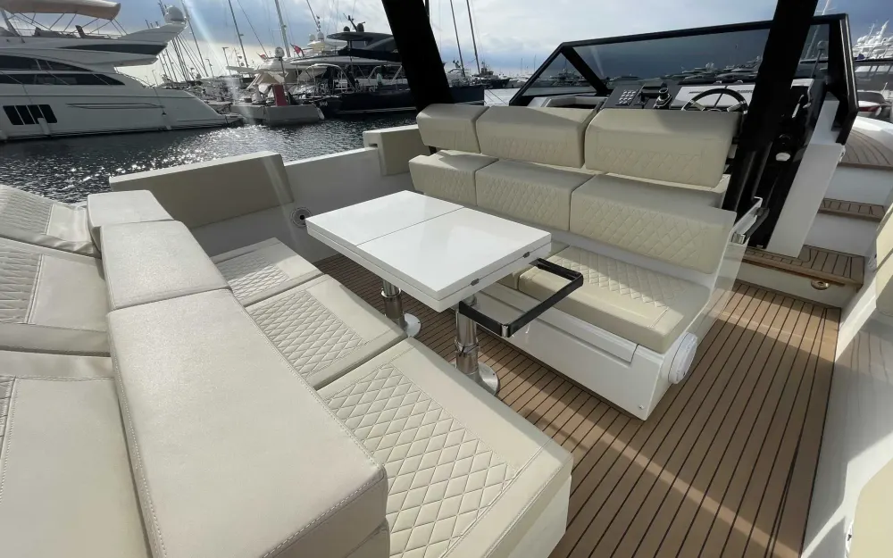 slider 8 De Antonio Yachts D34 Cruiser